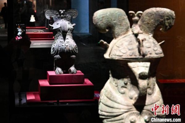 星火牛 揭秘“看见·殷商”大展：亚丑钺同框&#32;鸮尊长啥样？